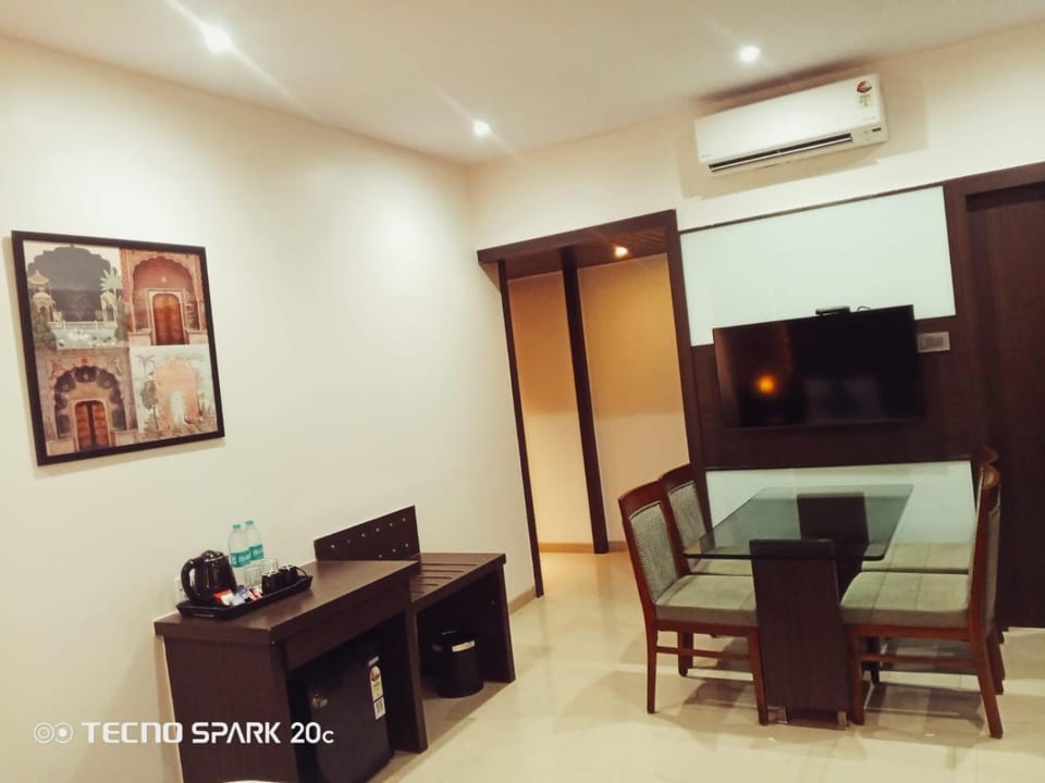 Living room, Seating area, air conditioner