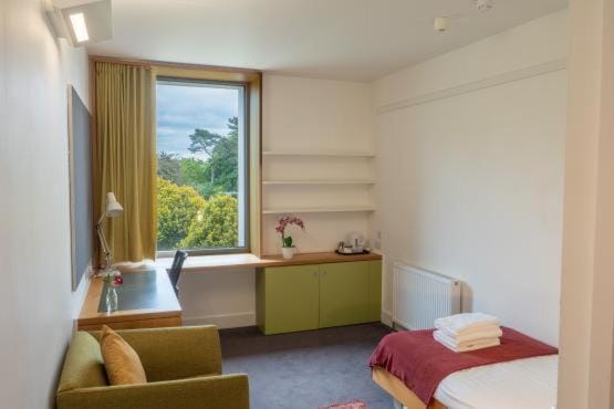 Girton College Cambridge Hostel in Cambridge