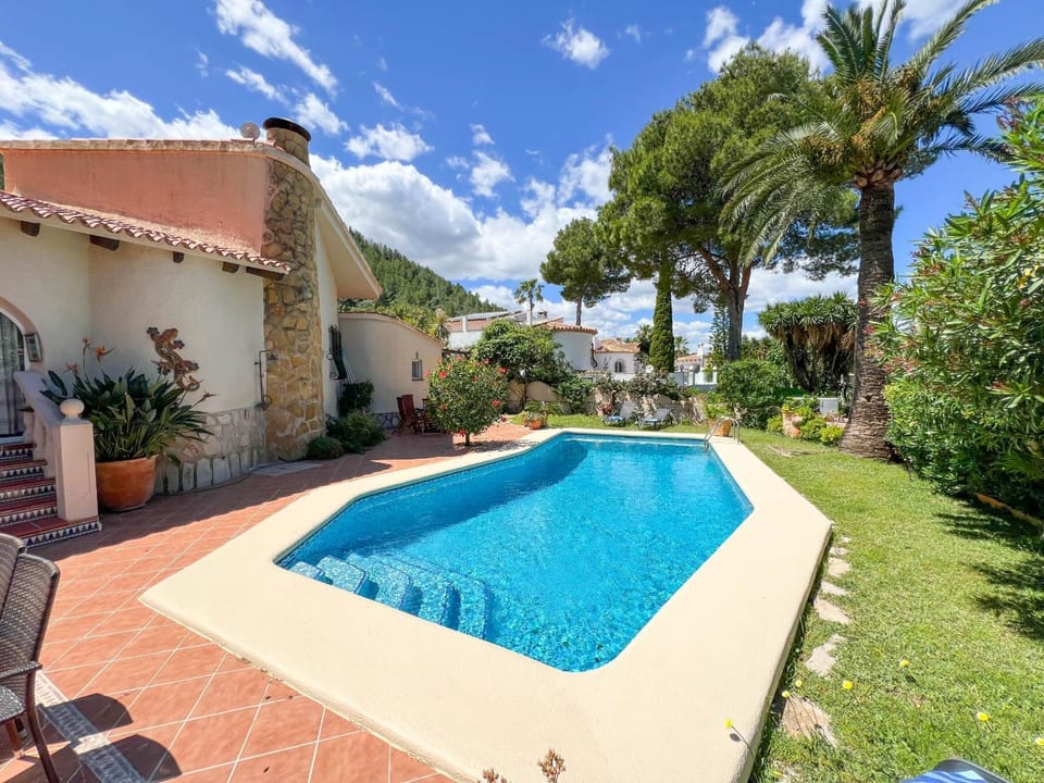 Property building, Day, Garden, Garden view, Pool view, Swimming pool, sunbed