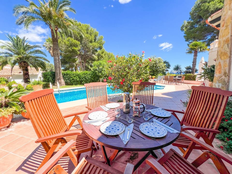 Patio, Garden, Balcony/Terrace, Dining area, Garden view, Pool view, Swimming pool, sunbed