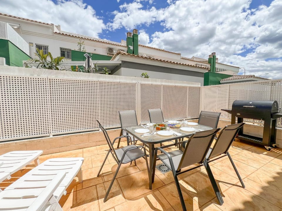 Property building, Patio, View (from property/room), Balcony/Terrace, Living room, Seating area, Dining area, sunbed