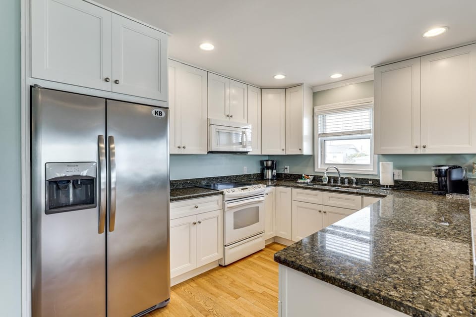 Walk to Ocean! Pet-Friendly Haven in Kure Beach House in Kure Beach