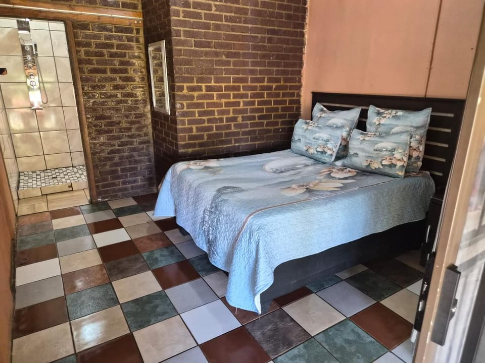 Shower, Bed, Bedroom
