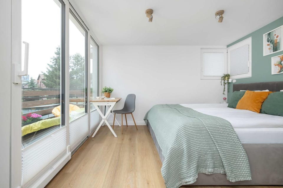 Bed, View (from property/room), Balcony/Terrace, Photo of the whole room, Seating area, Bedroom