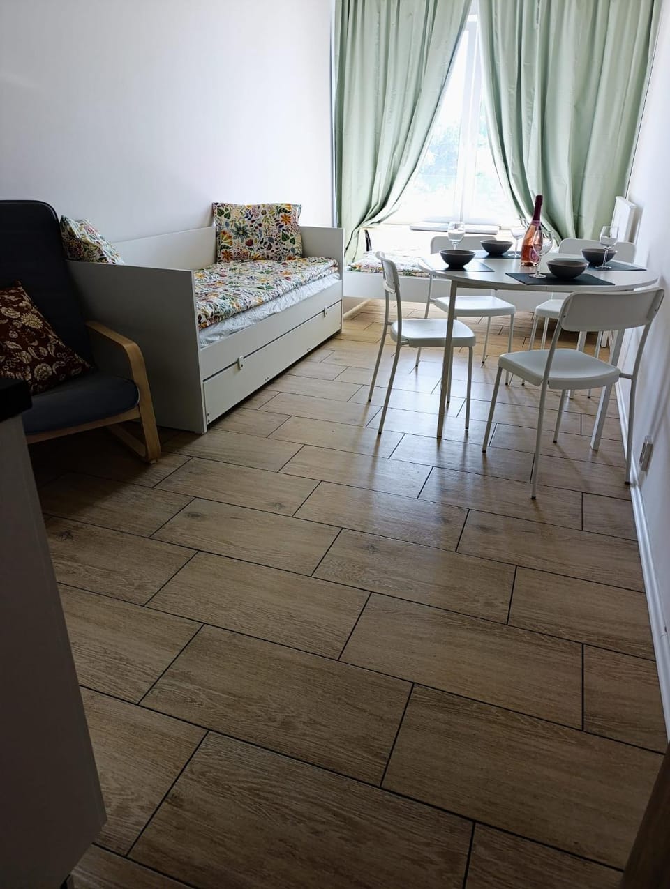 Brand New studio apartment #32 near center with FREE street parking Apartment in Prague
