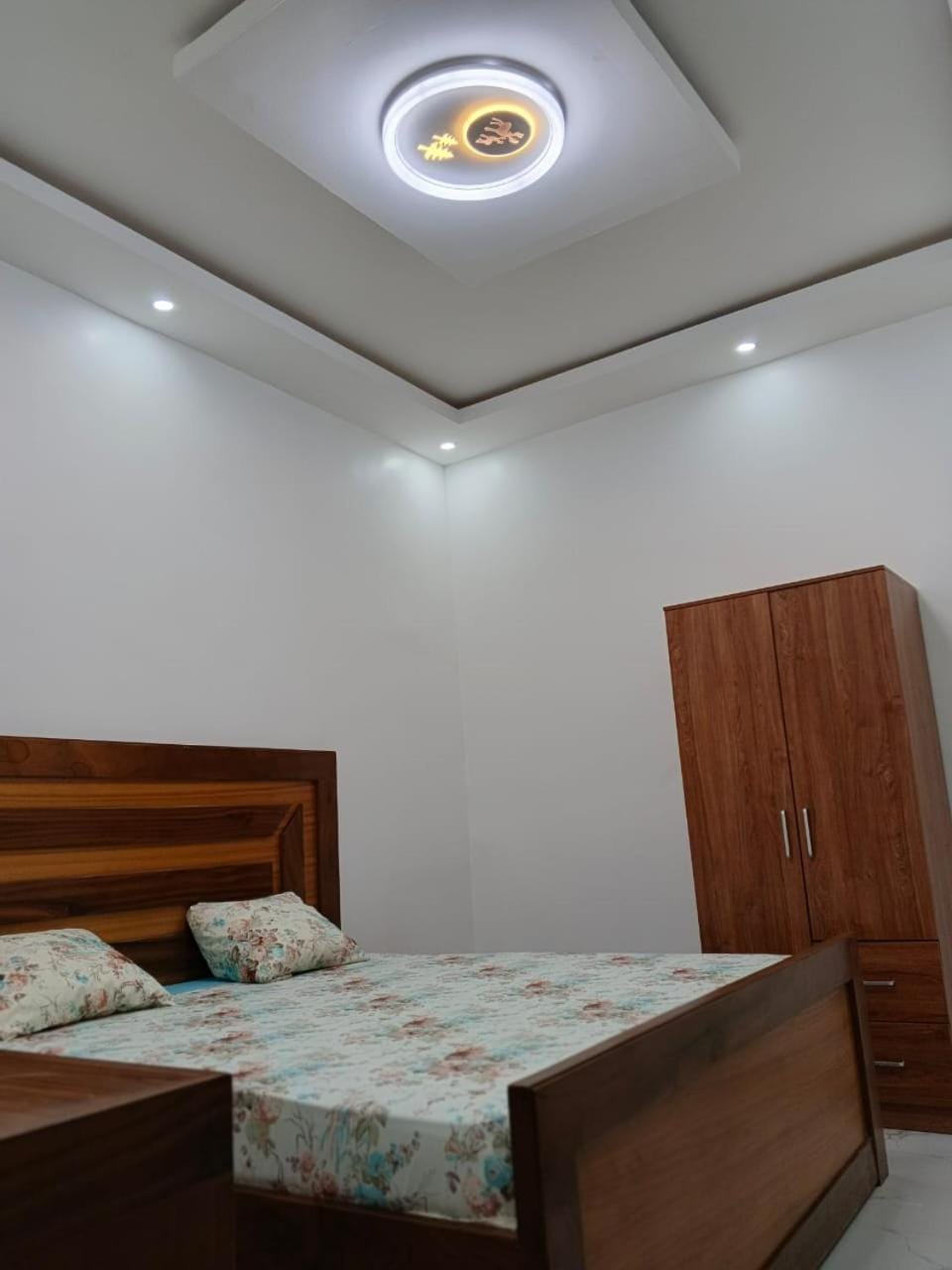 Bed, Photo of the whole room, wardrobe