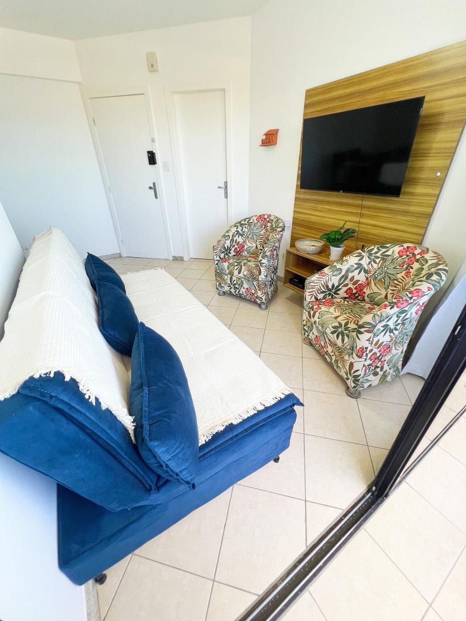 Communal lounge/ TV room, Bed, TV and multimedia, Living room, Seating area
