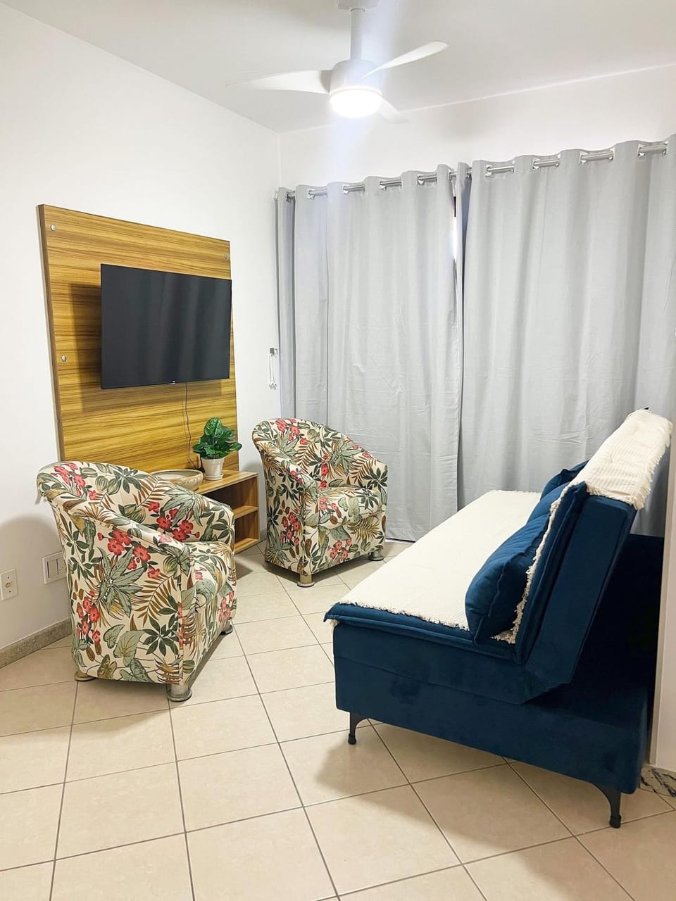 Bed, Living room, Seating area
