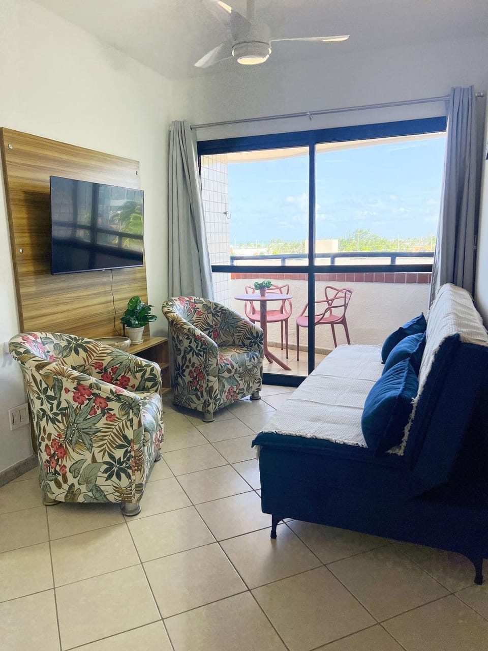 Communal lounge/ TV room, TV and multimedia, View (from property/room), Balcony/Terrace, Living room, Sea view