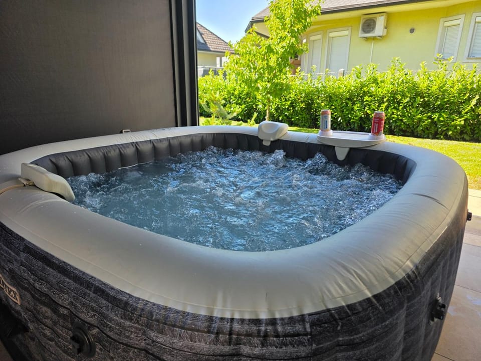 Hot Tub, Pool view