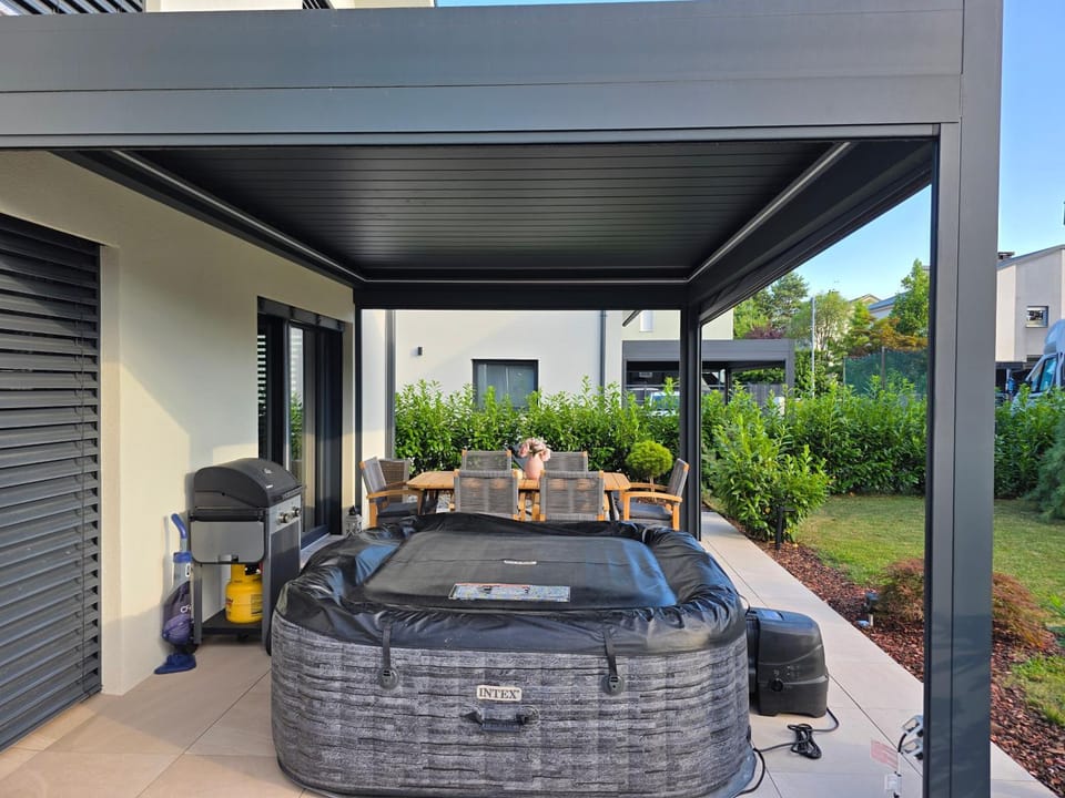 Patio, Day, BBQ facilities, Hot Tub