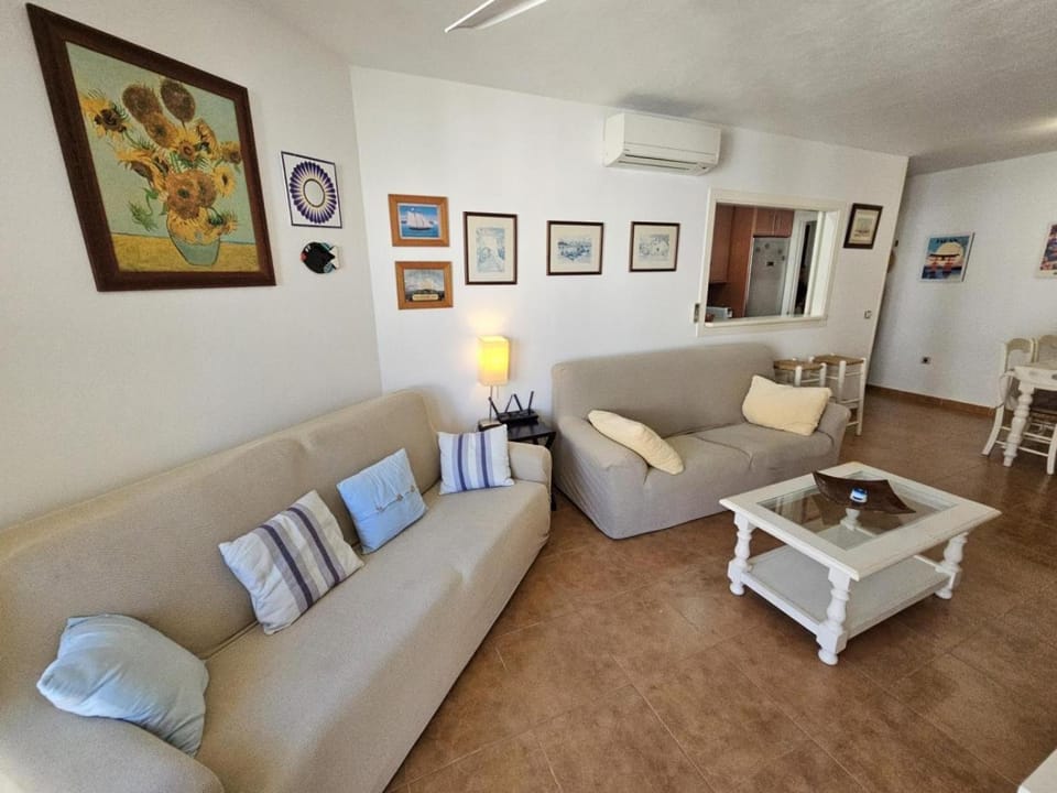 Living room, Seating area, air conditioner