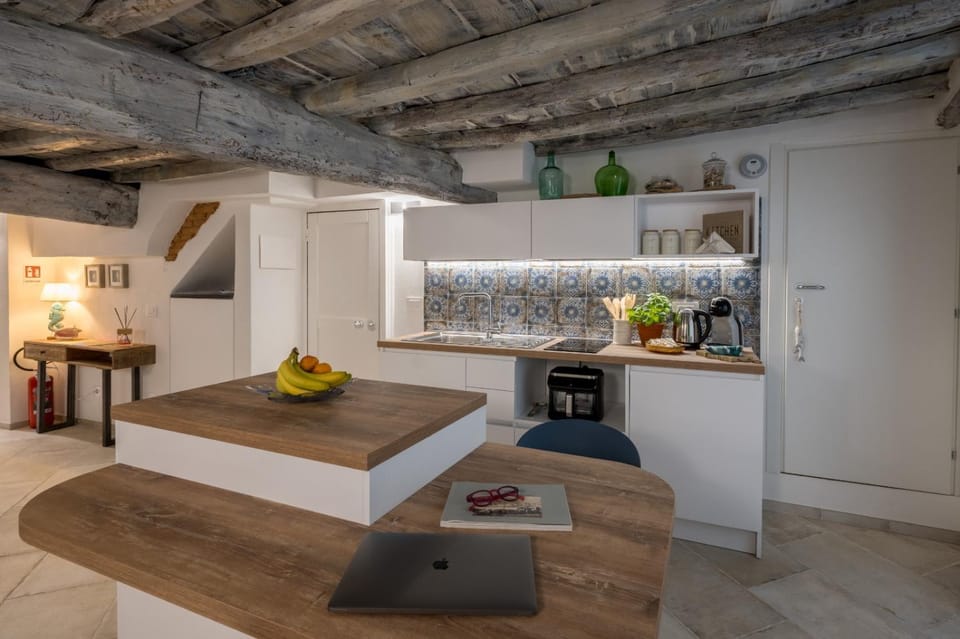 Kitchen or kitchenette, Living room, Photo of the whole room, Seating area