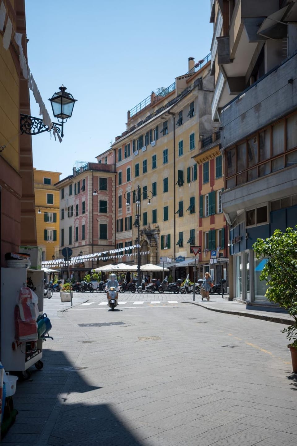 Property building, Day, Neighbourhood, City view, Street view, Location, Parking