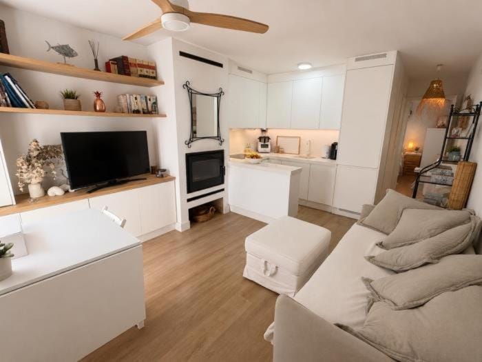 Kitchen or kitchenette, Living room