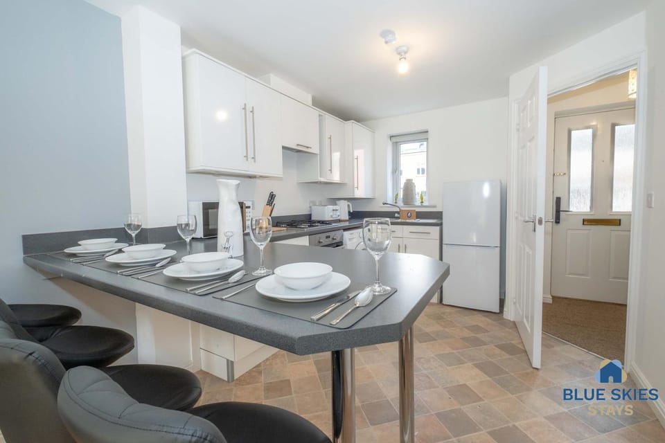 Kitchen or kitchenette, Dining area, oven, stove