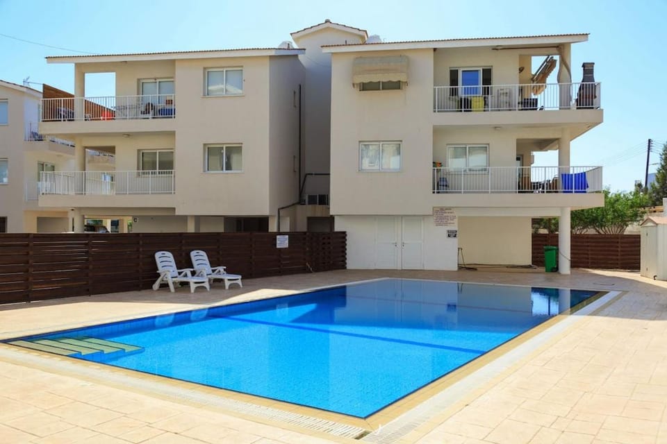 Spacious 2-BR Apt, Close to the Beach Apartment in Paralimni
