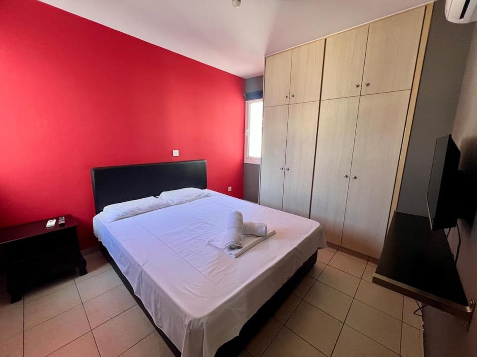 Spacious 2-BR Apt, Close to the Beach Apartment in Paralimni
