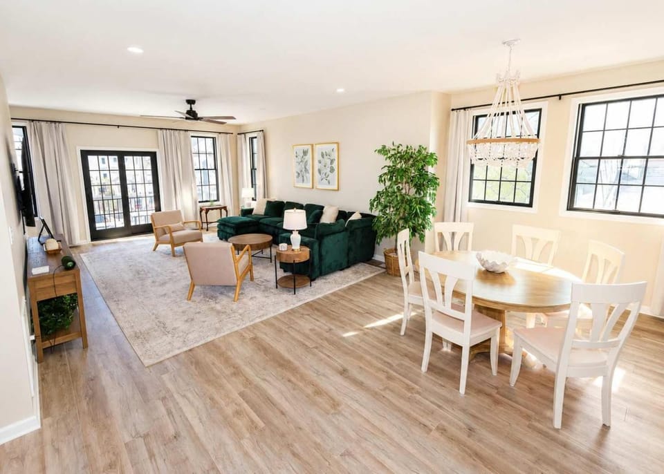 Living room, Seating area, Dining area