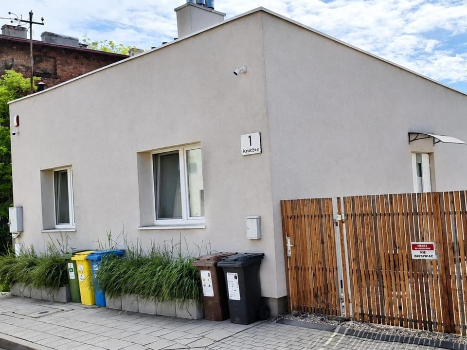 Property building, Street view