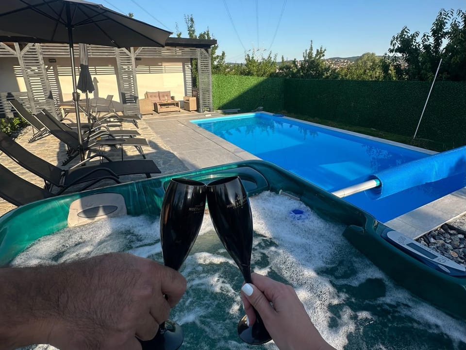 Hot Tub, Swimming pool