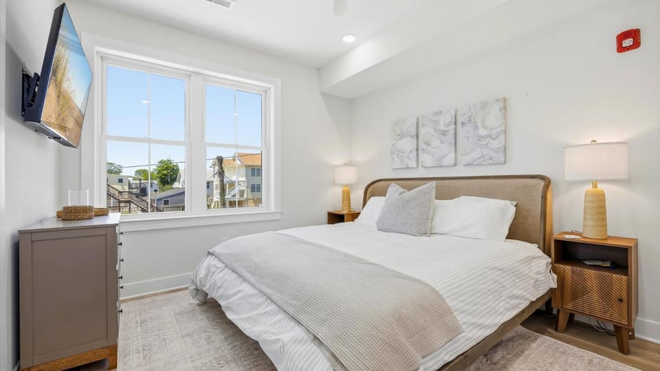 NEW Luxury Townhouse with Rooftop Deck House in Wildwood
