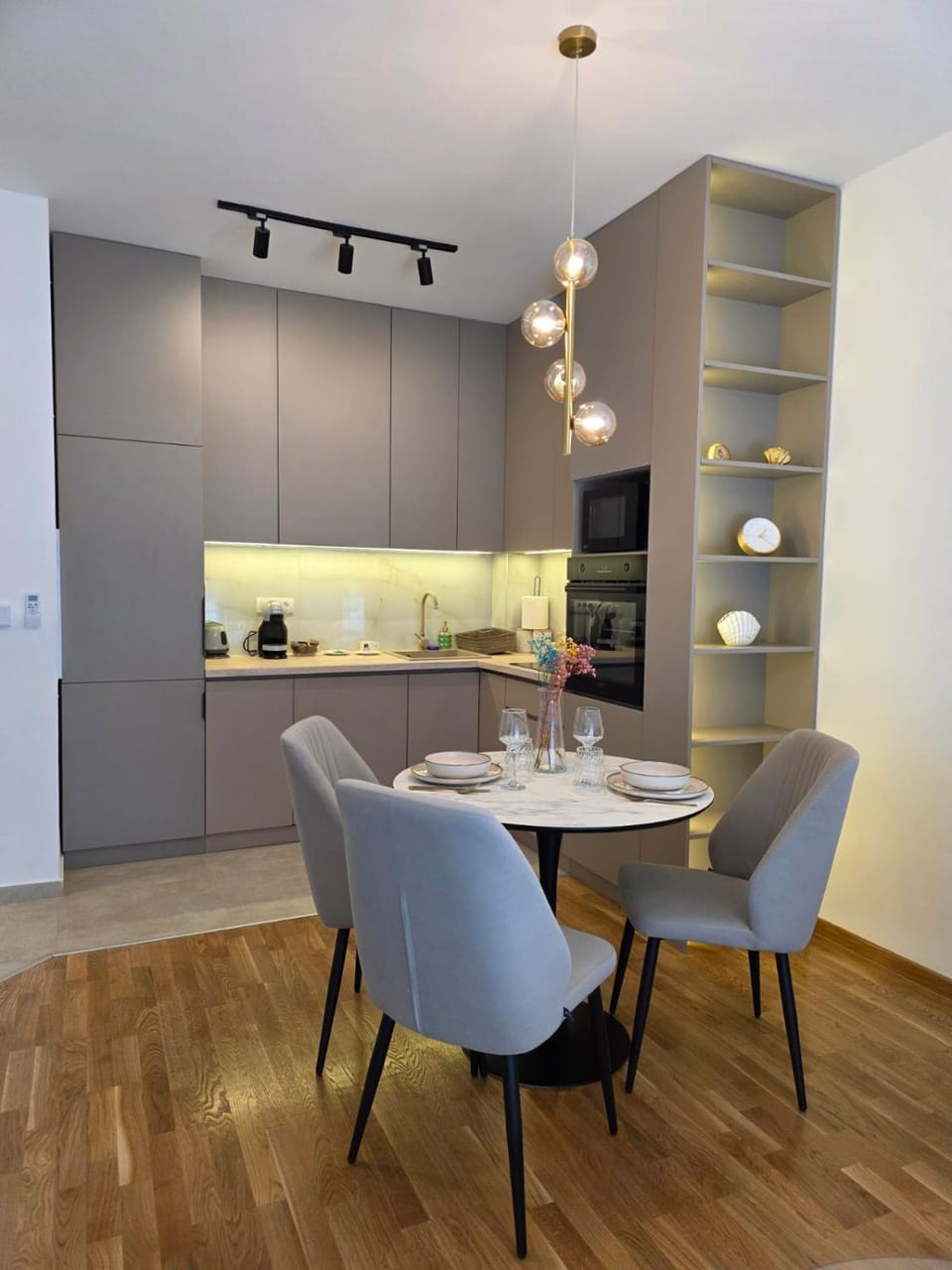 Kitchen or kitchenette, minibar, kitchen