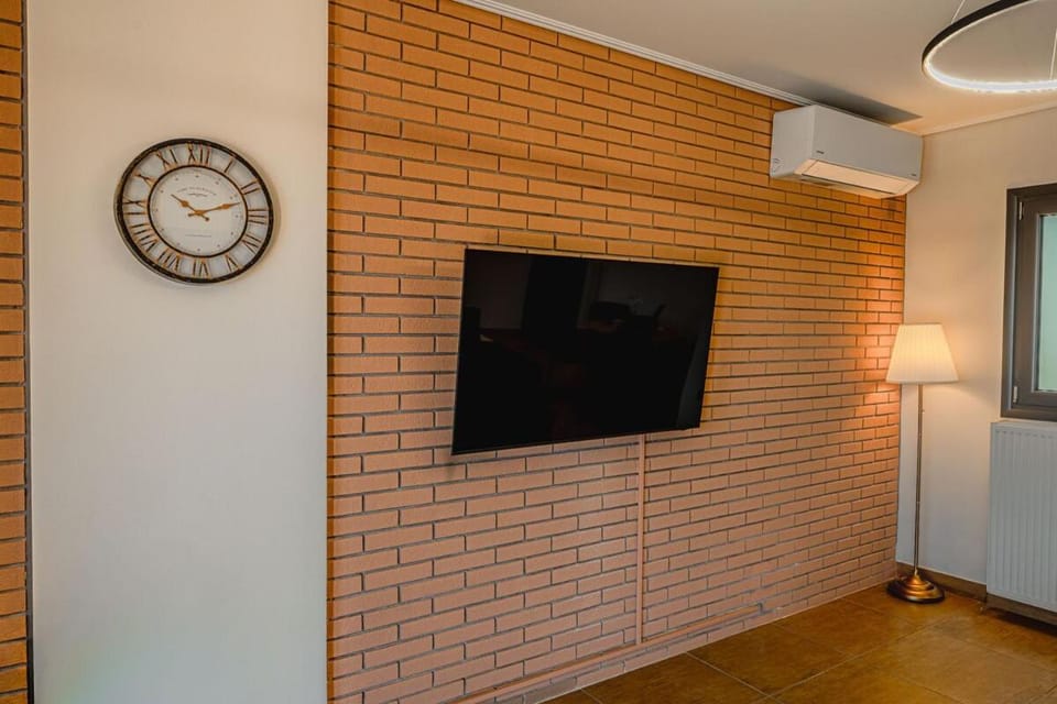 TV and multimedia, air conditioner