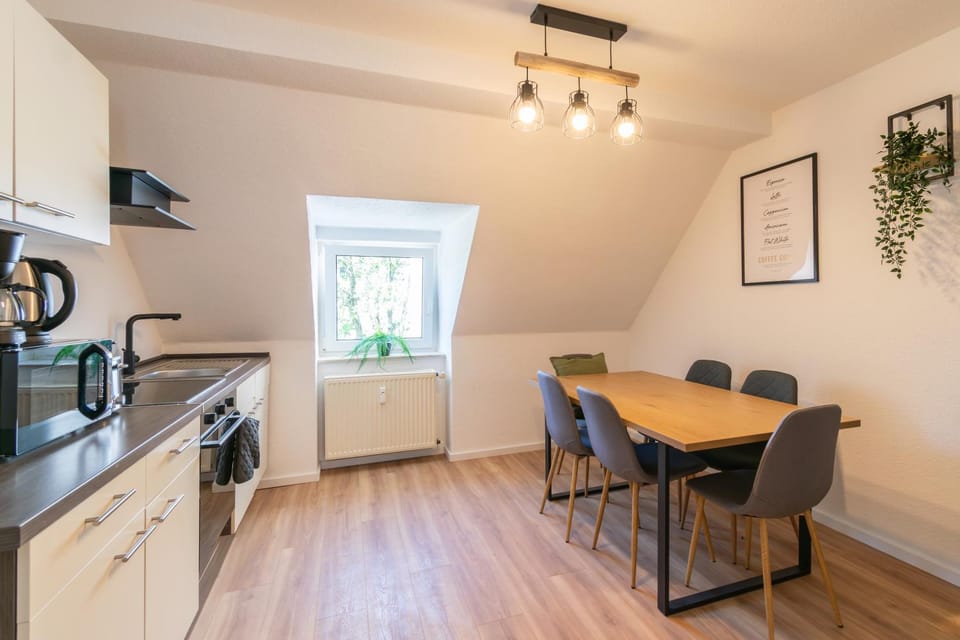 Kitchen or kitchenette, Dining area, stove