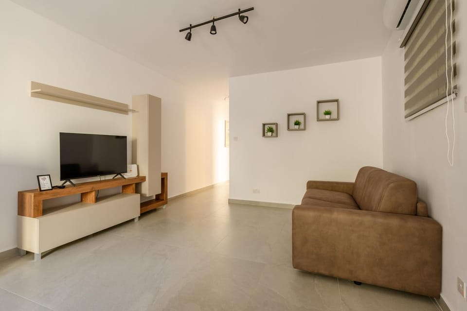 Communal lounge/ TV room, TV and multimedia, Living room