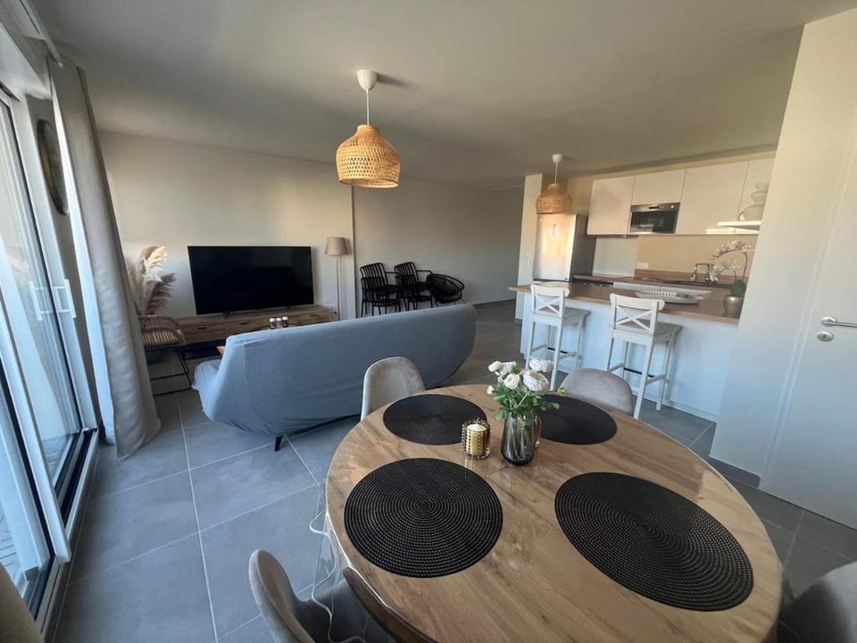 JF IMMO - Appartement neuf climatisé avec terrasse et parking V0873 Apartment in Vias