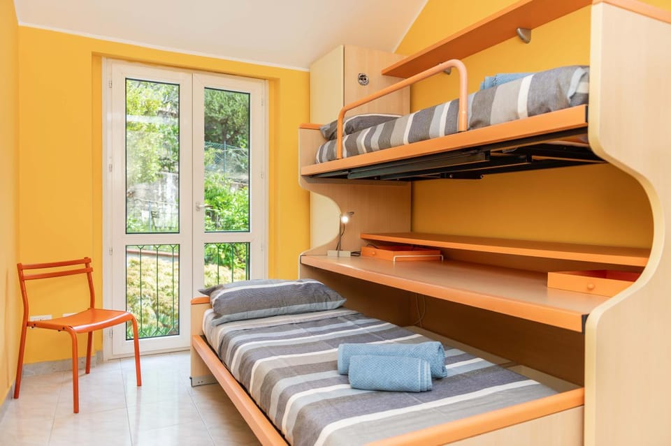 Bed, bunk bed
