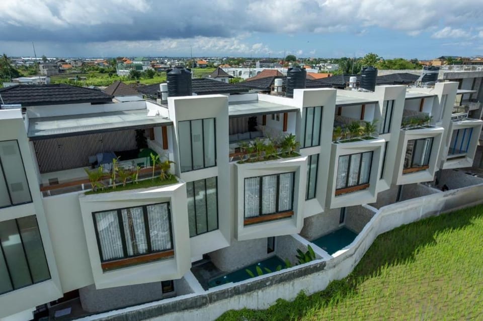 Neighbourhood, View (from property/room), Location