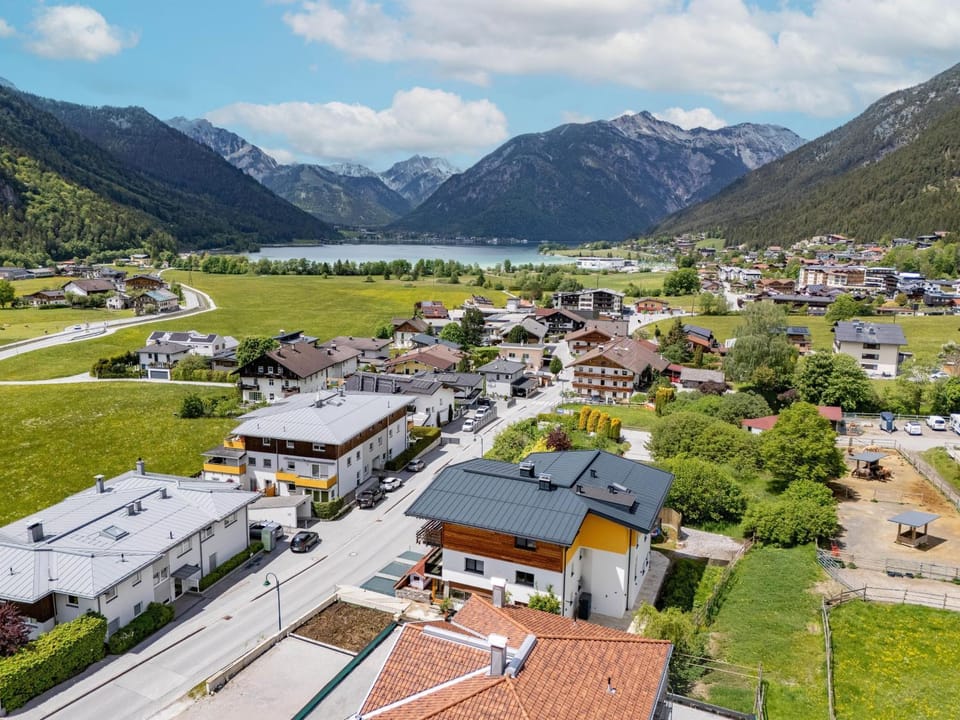 Property building, Bird's eye view, Lake view, Mountain view, Location