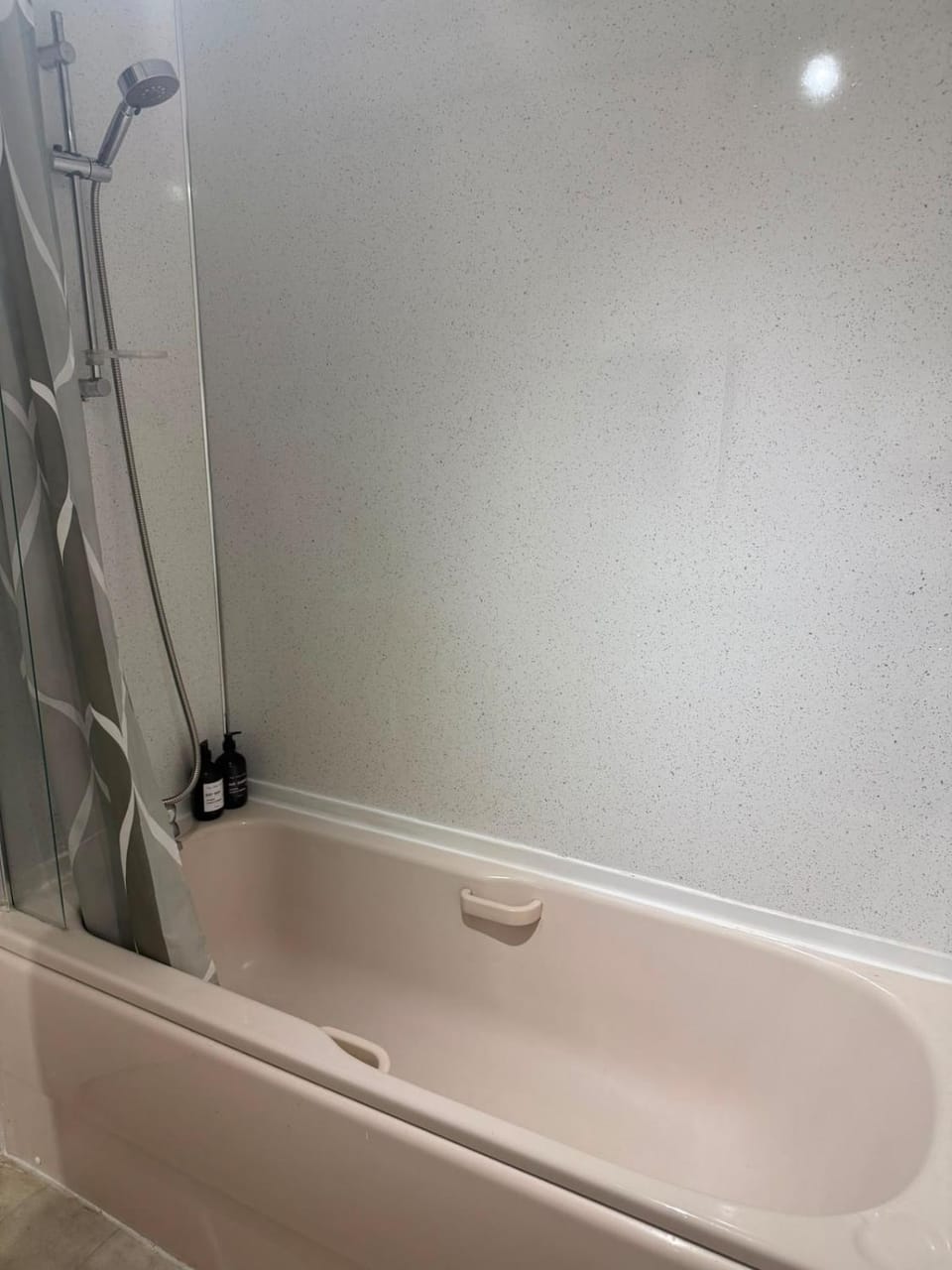 Family-Friendly 3 Bed Parking 10 min to Centre Apartment in Edinburgh