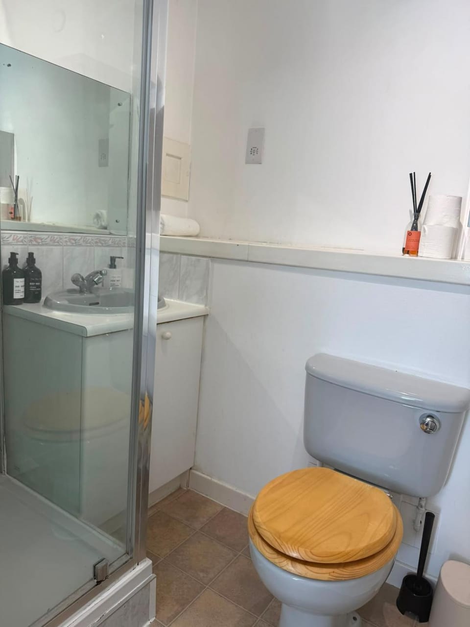 Family-Friendly 3 Bed Parking 10 min to Centre Apartment in Edinburgh