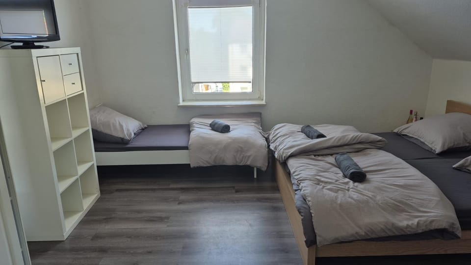 Bed, TV and multimedia, Bedroom