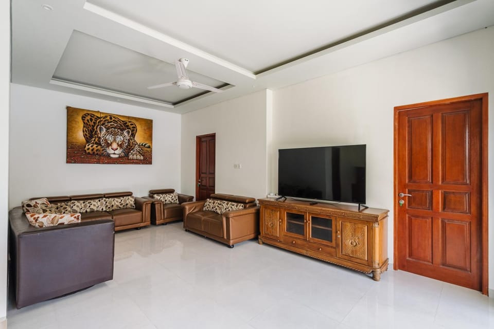 Communal lounge/ TV room, TV and multimedia, Living room, Seating area