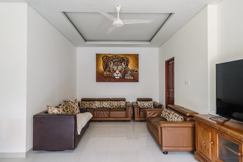 Communal lounge/ TV room, TV and multimedia, Living room, Seating area