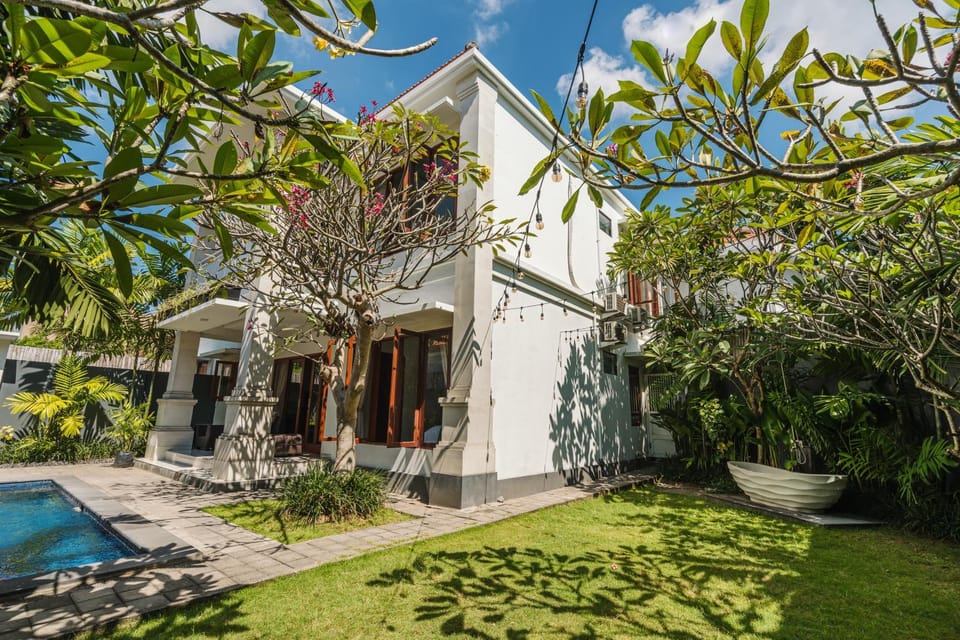 Property building, Day, Garden, Garden, Garden view
