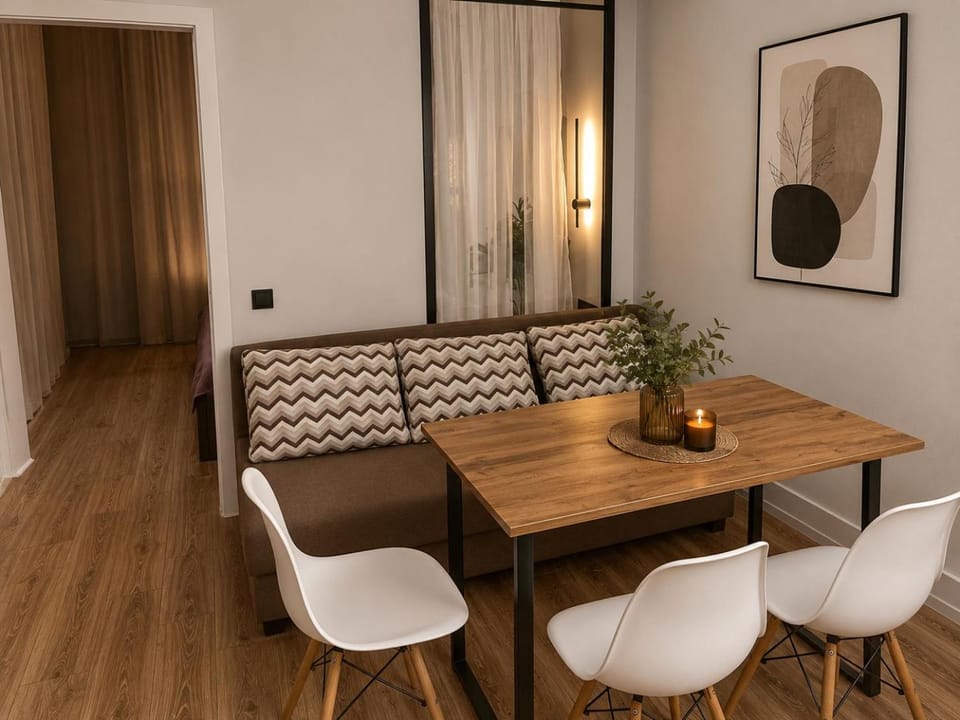 TV and multimedia, Living room, Seating area, Dining area