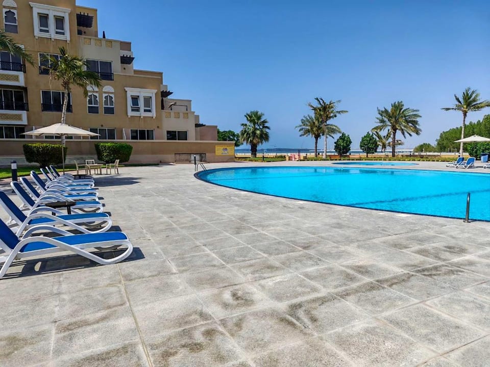 Swimming pool, sunbed