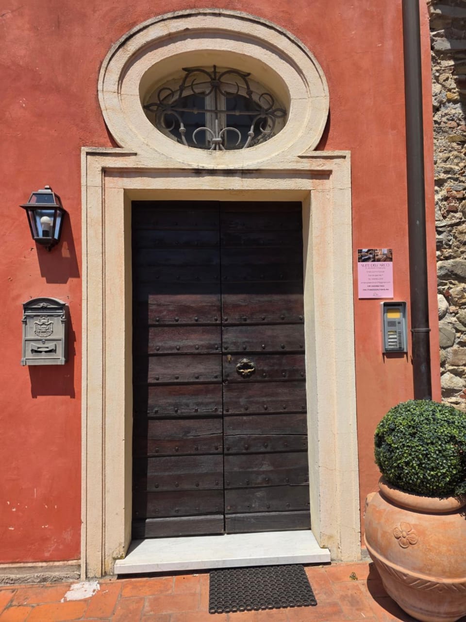 Facade/entrance