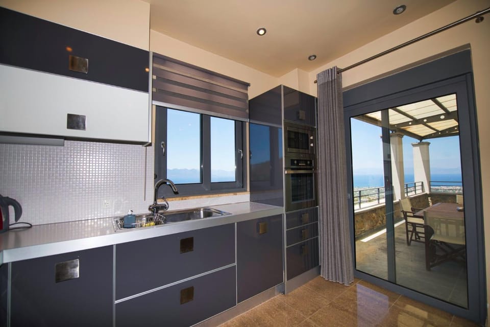 Kitchen or kitchenette, Sea view
