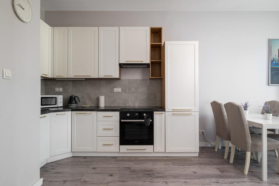Kitchen or kitchenette, Dining area, dishwasher, oven, stove