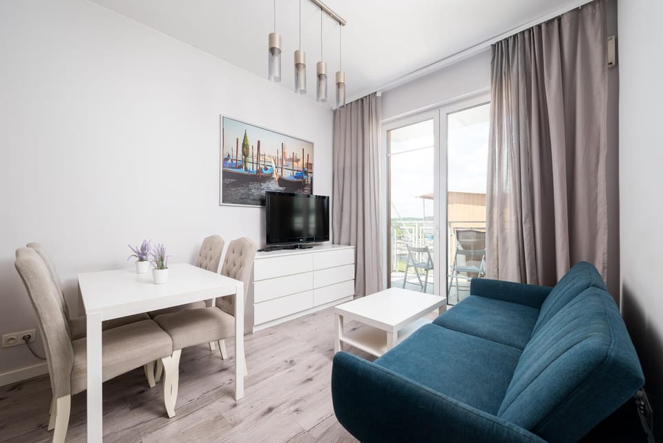 TV and multimedia, Living room, Seating area, Dining area, Evening entertainment