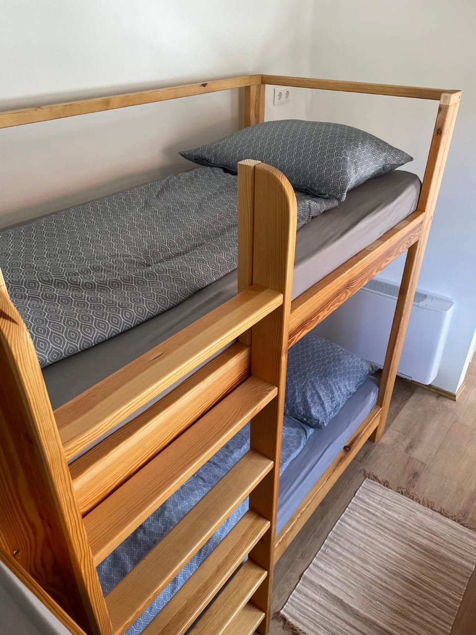Bedroom, bunk bed