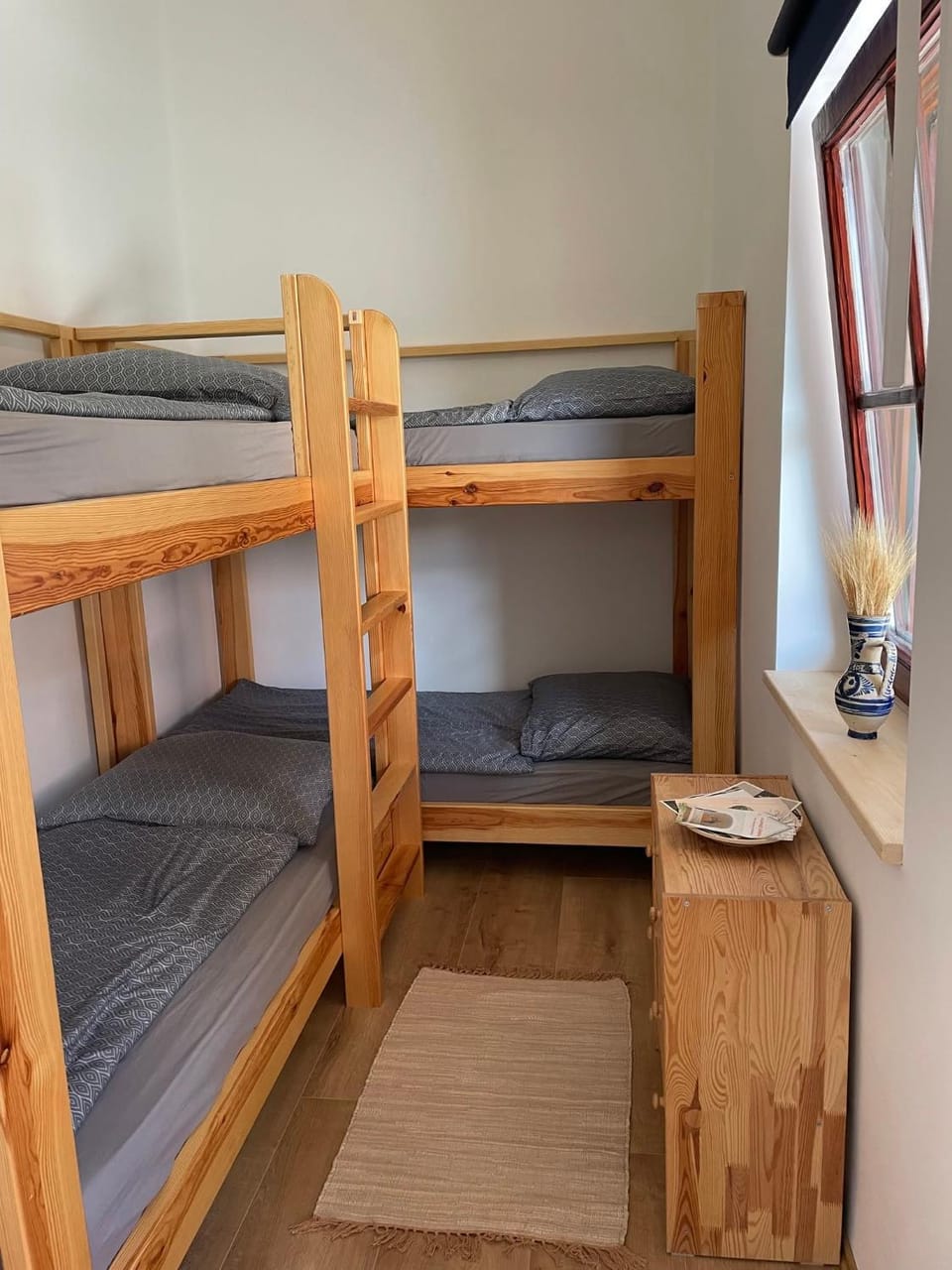 Bedroom, bunk bed