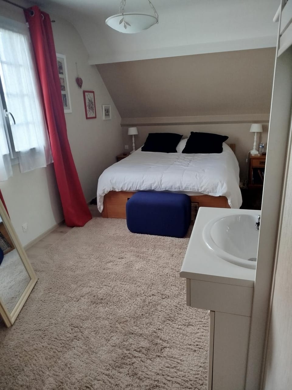 maison fleurie Bed and Breakfast in Gennes-Val-de-Loire
