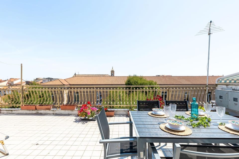 Patio, Day, View (from property/room), Balcony/Terrace, Food and drinks, Dining area, Food